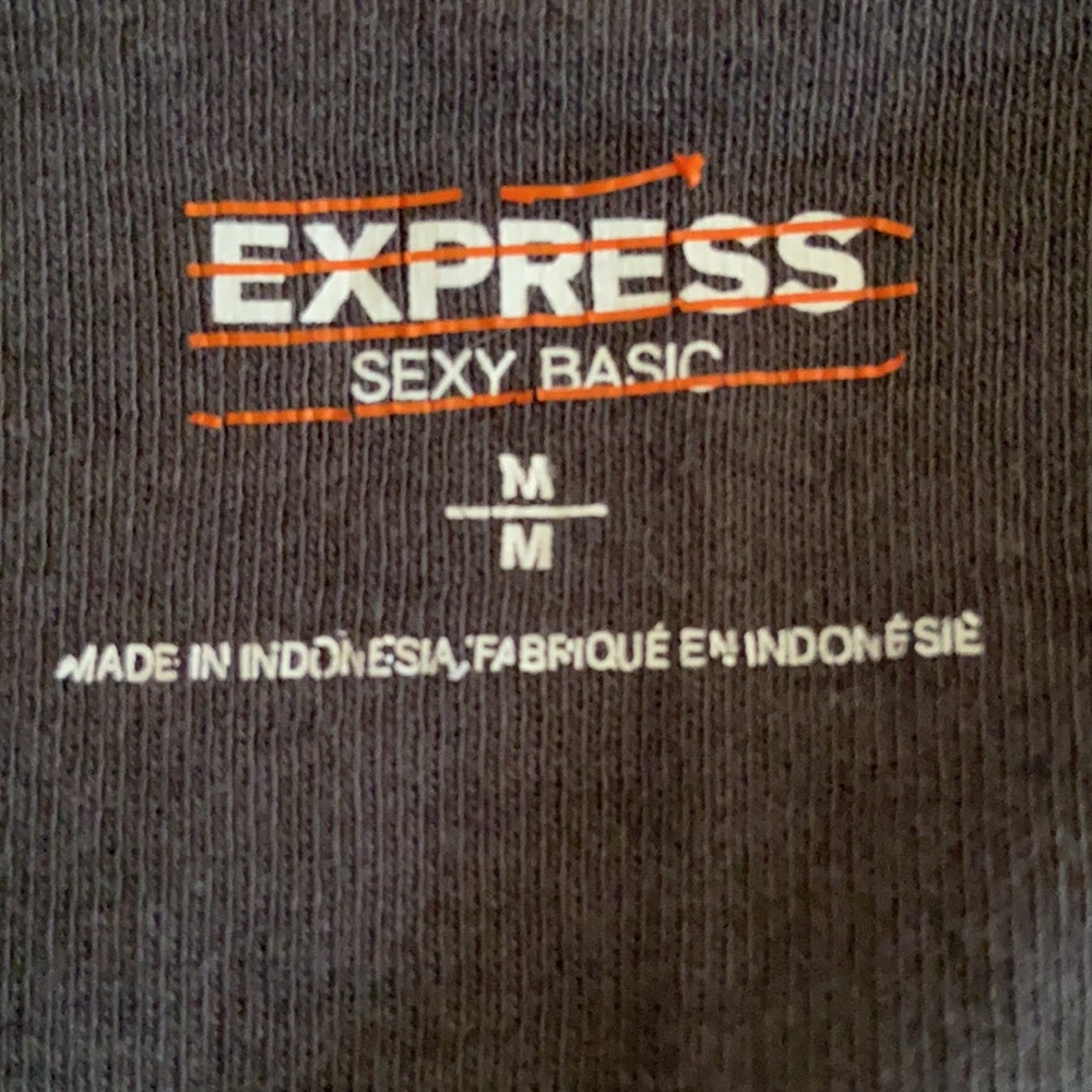 NWOT Express sexy basic tee - Picture 6 of 7